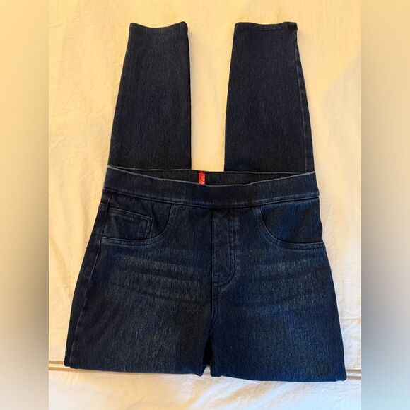 Spanx Woman’s Jean Leggings in Dark Wash. Size S/P. - Picture 2 of 9